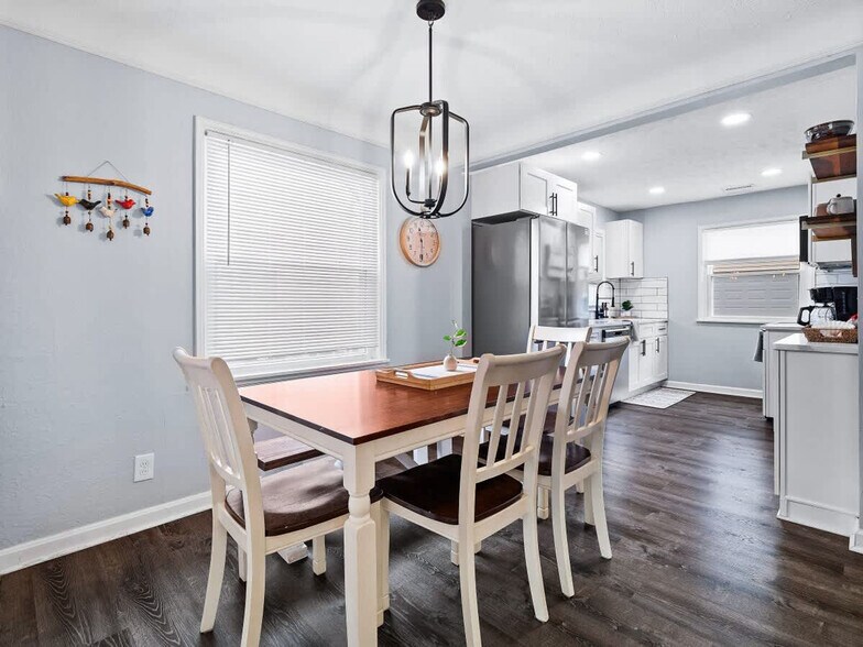 Building Photo - 6771 Greenleaf Ave