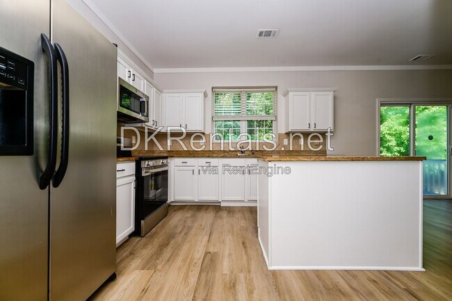 Building Photo - 3926 Yosemite Park Ln