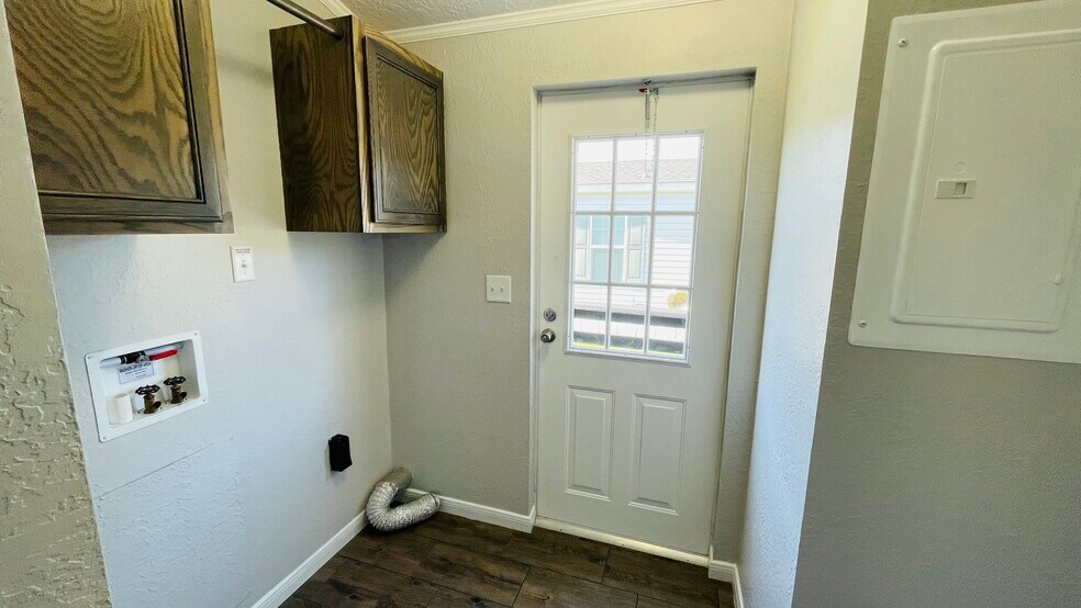 Laundry room - 1192 Village St