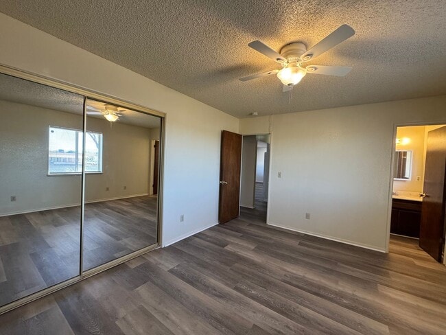 Building Photo - Victorville Home