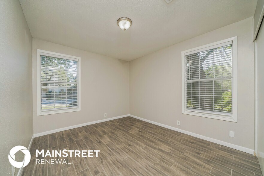 Building Photo - 2937 Larry Dr