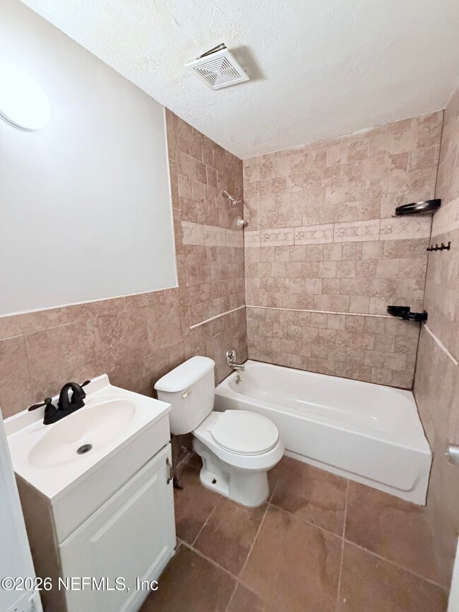 Building Photo - 1457 Detroit St