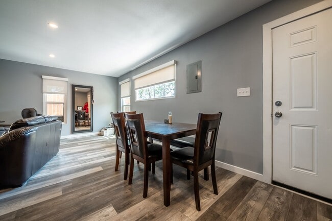 Building Photo - 2621 Wood Ave