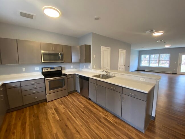 Building Photo - 27 E Ridge Dr