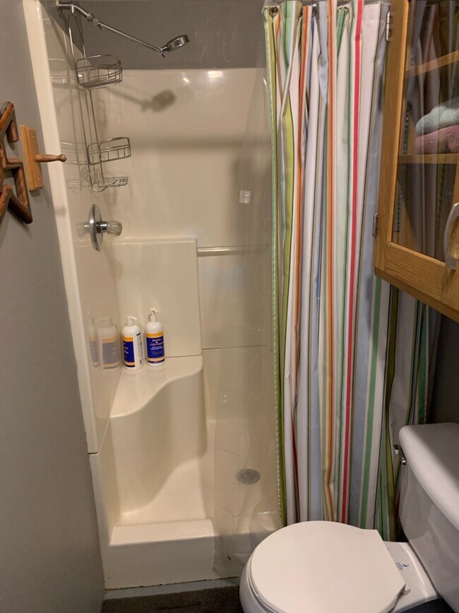 Building Photo - 2887 Lakeshire Dr