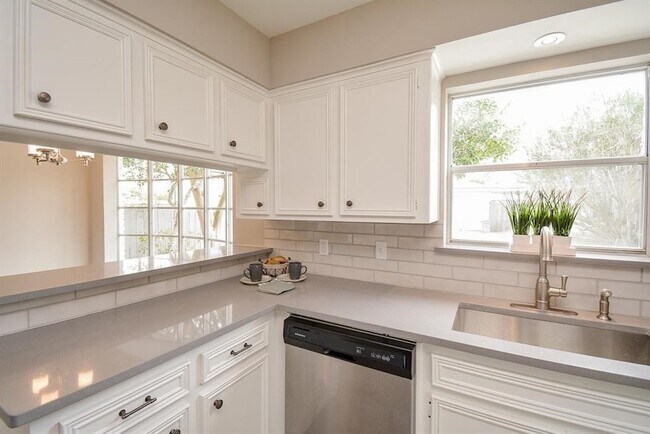Building Photo - 8518 Braesview Ln