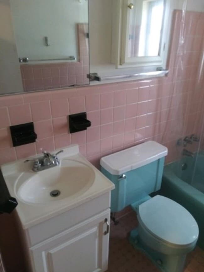 Building Photo - Three Bedroom One Bath - Southside Lakeland