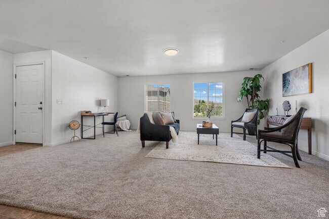 Building Photo - Updated Eagle Mountain Condo
