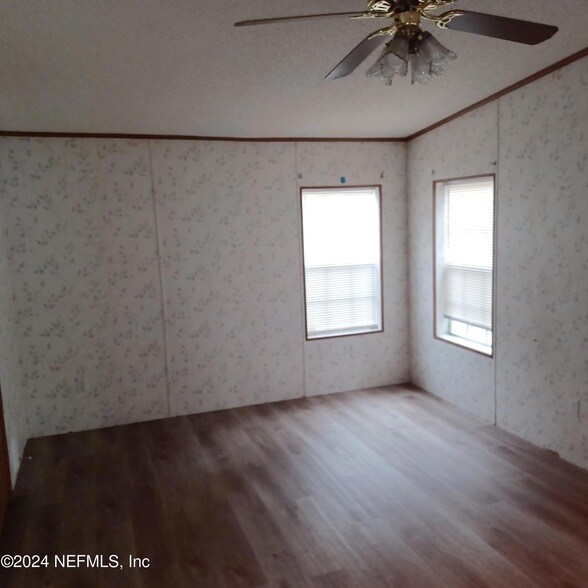 Building Photo - 463 Logan Ave