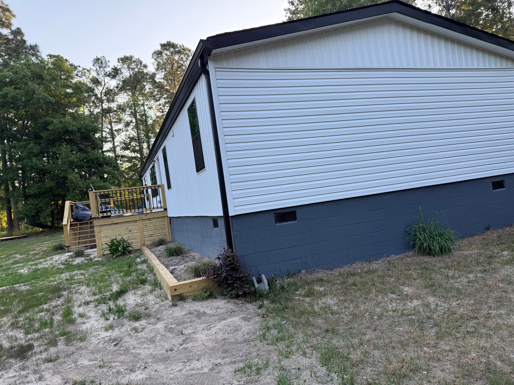 Building Photo - 120 Country Way