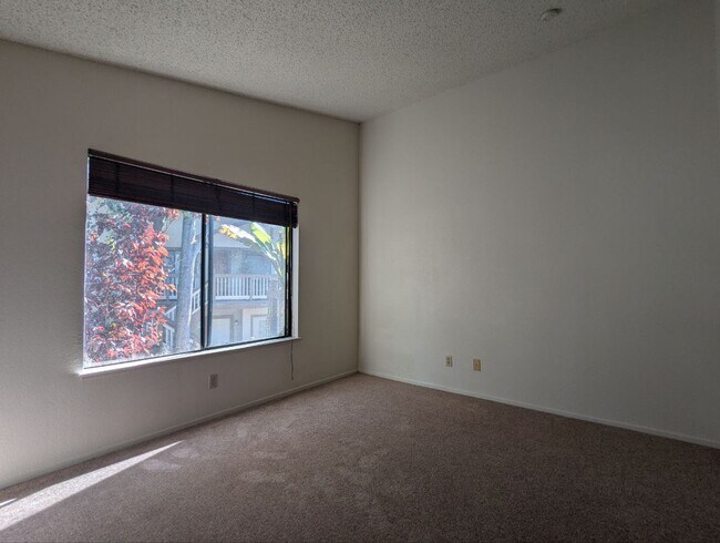 Building Photo - 38860 Cherry Glen Common