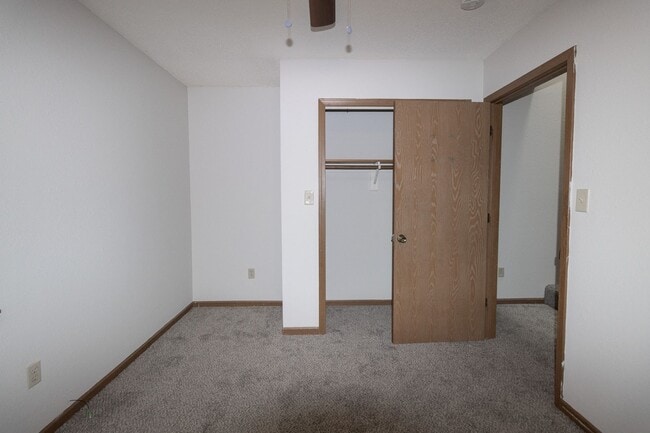 Building Photo - 3 Bed 2 bath Townhome