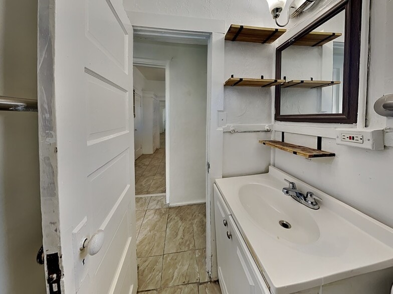 Building Photo - 115 S Grandview Ave