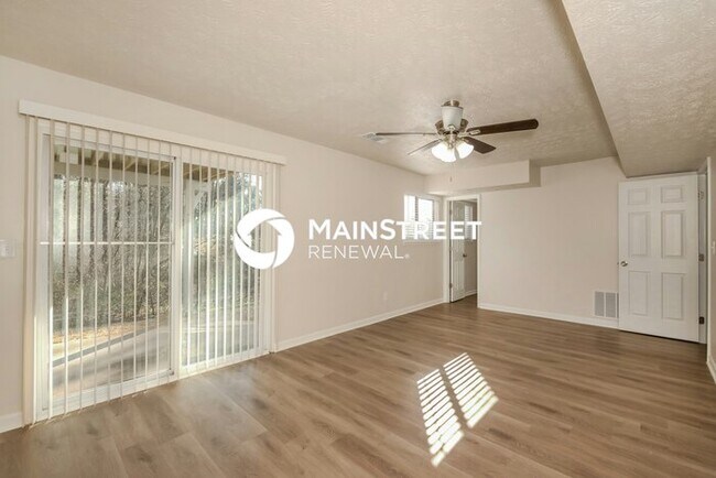 Building Photo - 4 Bedroom Pet-Friendly Home in Ellenwood, GA with Main Street Renewal
