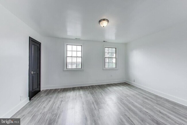 Building Photo - 3918 10th St NE