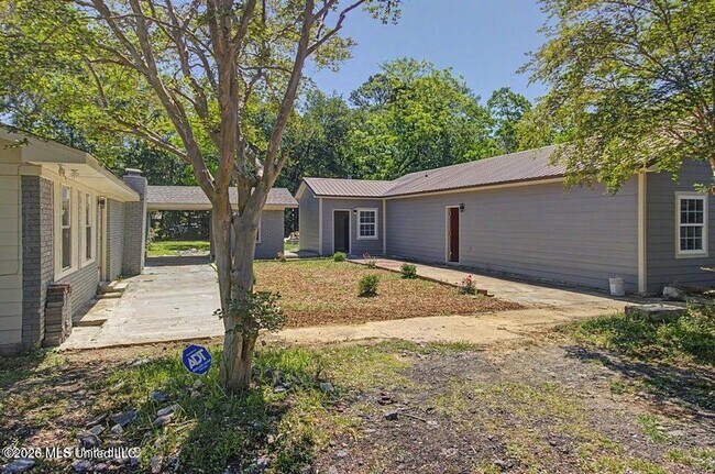 Building Photo - 9424 Daisy Vestry Rd