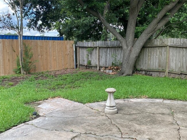 Building Photo - 4929 Libbey Dr