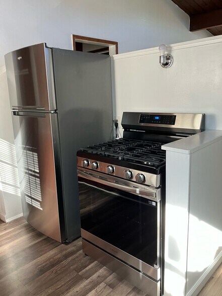 Building Photo - 3250 1/2 Walnut Grove Ave