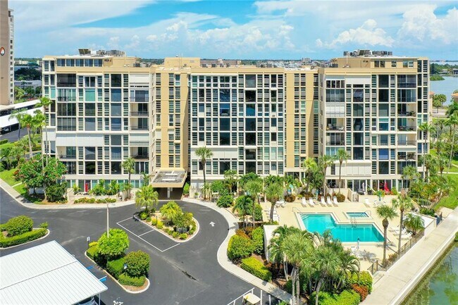 Building Photo - 7400 Sun Island Dr S