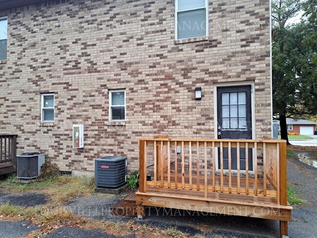 Building Photo - 3216 Hikes Ln
