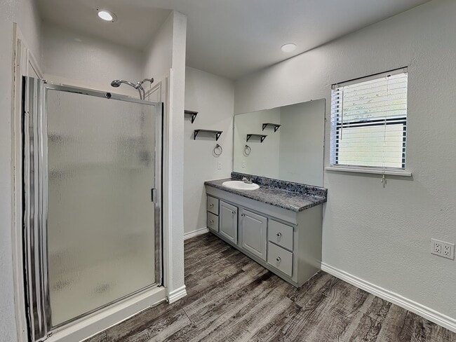 Building Photo - Private Back Unit Living with a Touch of Country Charm!