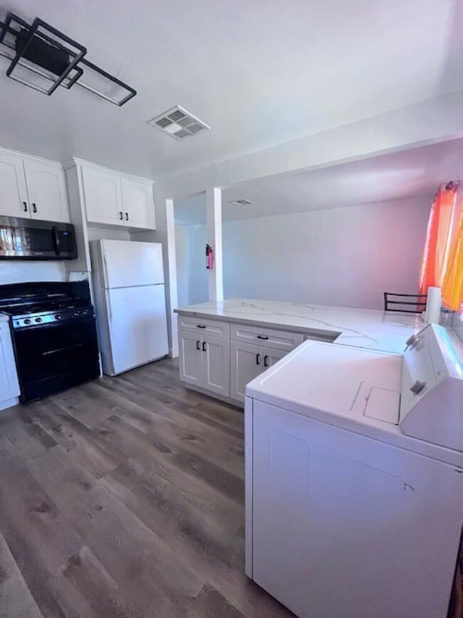 Building Photo - Recently Remodeled San Bernardino Home