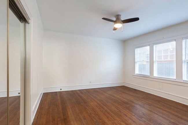Building Photo - Spacious 1/1 Condo w/ Enclosed Patio & Off...