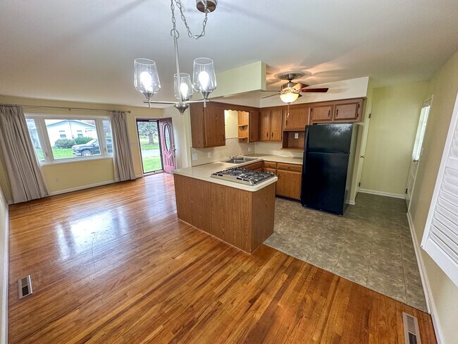 Building Photo - 6021 William Dr