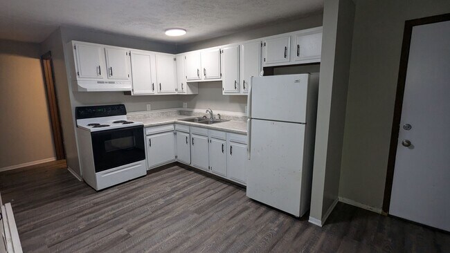 Building Photo - MN Cedar Village (809)