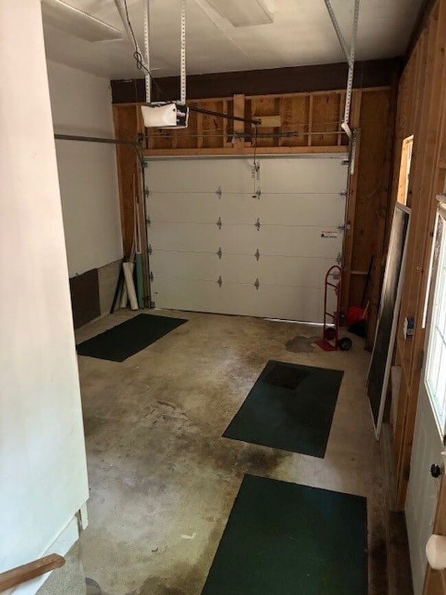 Building Photo - Rambler with Garage in Drum Point