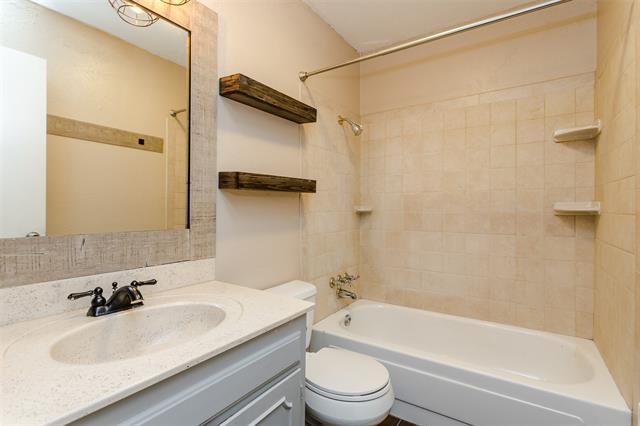 Building Photo - 2517 Rosewood Dr