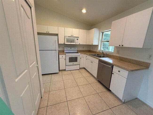 Building Photo - 3305 Circleville St