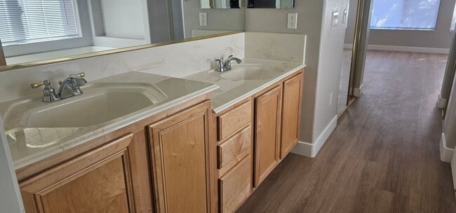 Building Photo - Beautiful and Spacious 3 bedroom home for rent