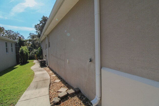 Building Photo - 6065 Spruce Point Cir