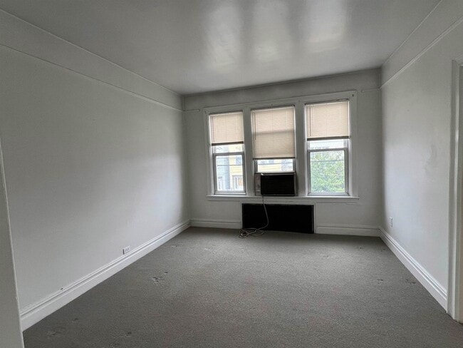 Building Photo - 147 Terhune Ave