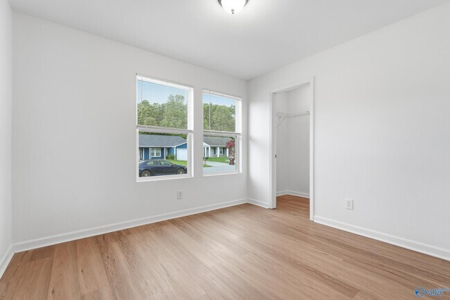 Building Photo - 15328 Mill Valley Dr