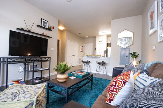 Building Photo - Rev on Anderson