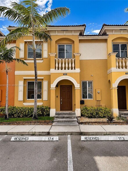 Building Photo - 1820 SW 89th Ter