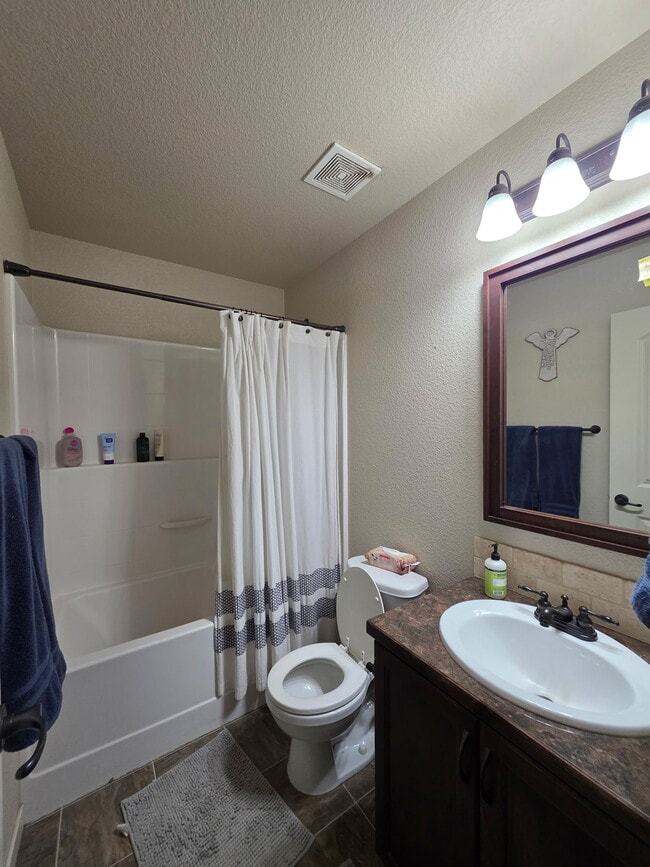 Building Photo - 121 Primrose Ct