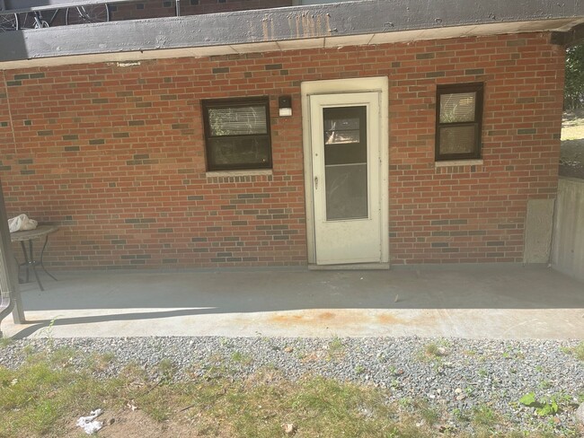 Building Photo - Green Line D - Mass Pike - Parking Included