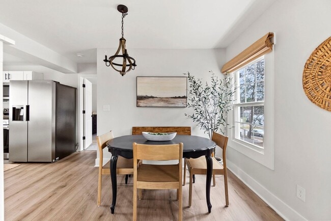 Building Photo - FULLY FURNISHED!