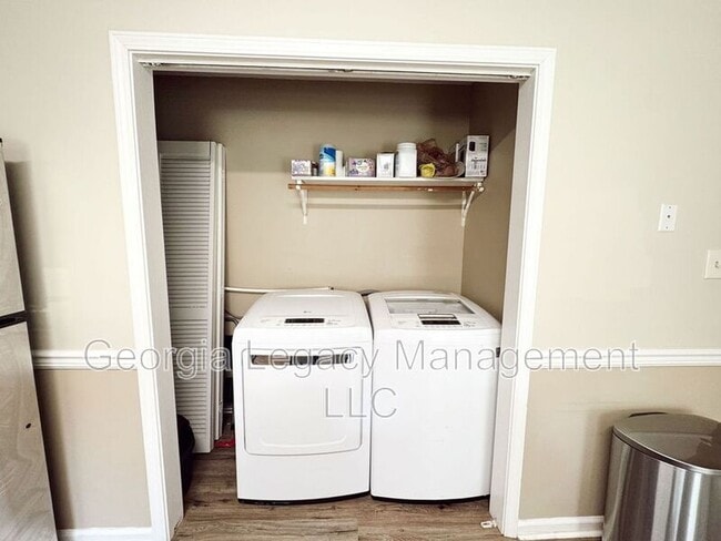 Building Photo - 62 Creek Side Dr