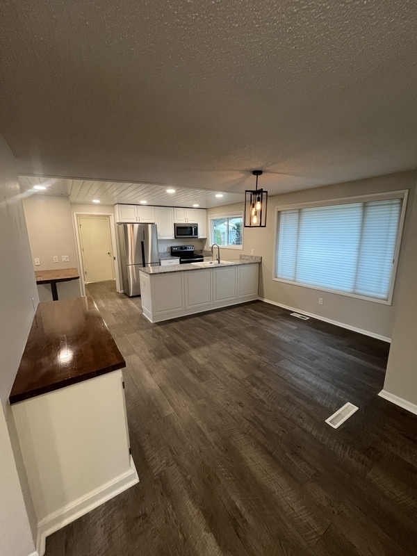 Building Photo - 841 Garden Dr