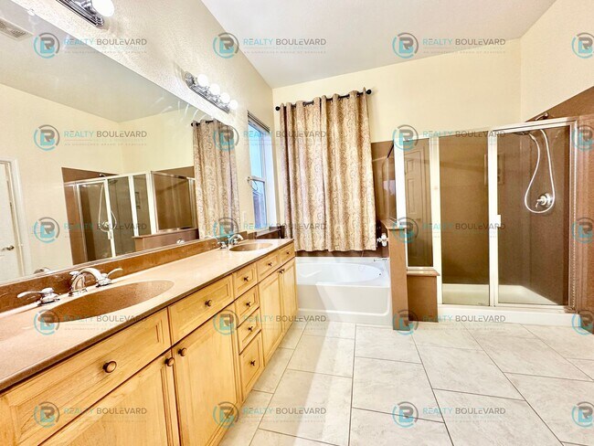 Building Photo - Beautiful 3 Bedroom, 2Bath, 3 Car Garage home in South Reno With Large Back Yard and Hot Tub!