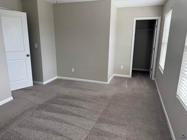 Building Photo - 186 Price Ml Trl