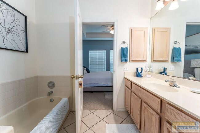 Building Photo - 29 Torrey Pines Dr