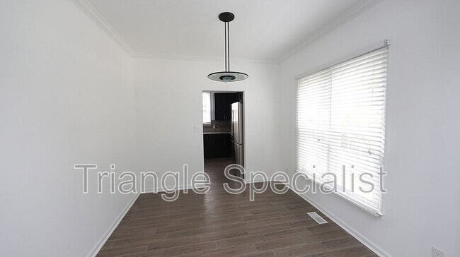 Building Photo - 205 Brook Creek Dr