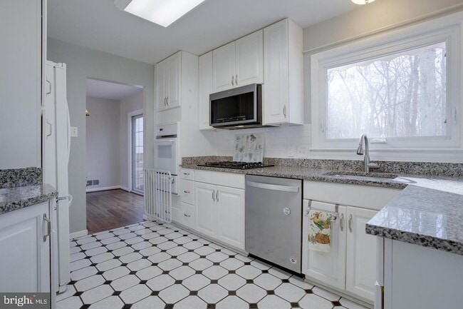 Building Photo - 7117 Hadlow Ct