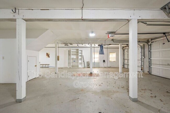 Building Photo - 588 Main Rd