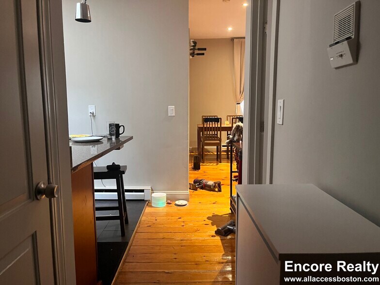 Building Photo - 19 Garrison St